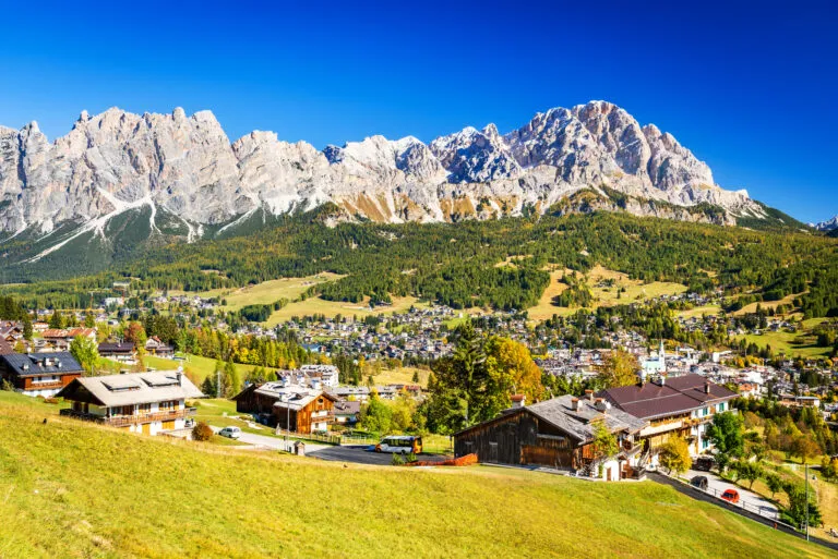 Cortina d'Ampezzo, Italia - fjellkjeden Sesto Dolomittene, Alpene i Sør-Tirol