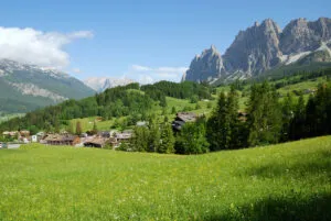 Spaziergang mit den gewaltigen Wächtern der Dolomiten